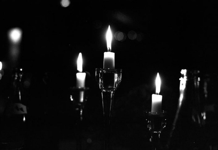Pellicule noir et blanc - appareil photo argentique- bougies clair obscur